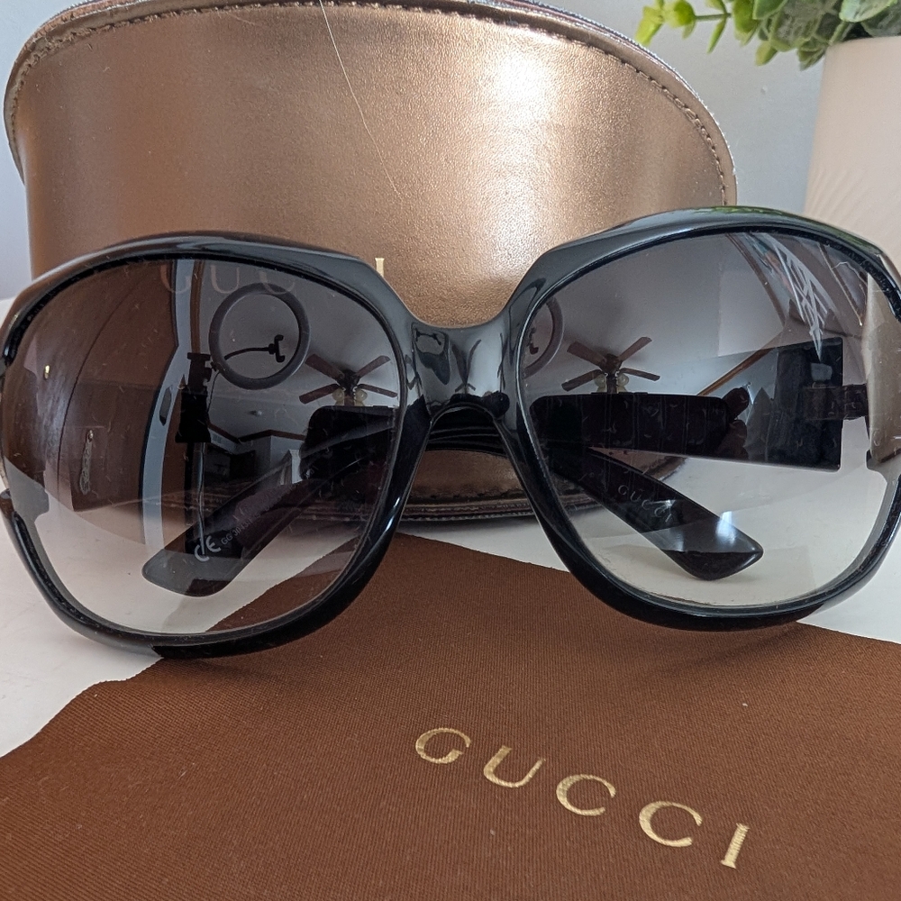 Gucci Black Sunglasses w/ Vintage Knight Logo in Silver- EUC! - Picture 10 of 12